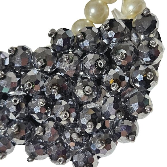 Isis Creative Faux Pearl Beaded Stretch Bracelet Silver Bow Encrusted Accent - Picture 3 of 5